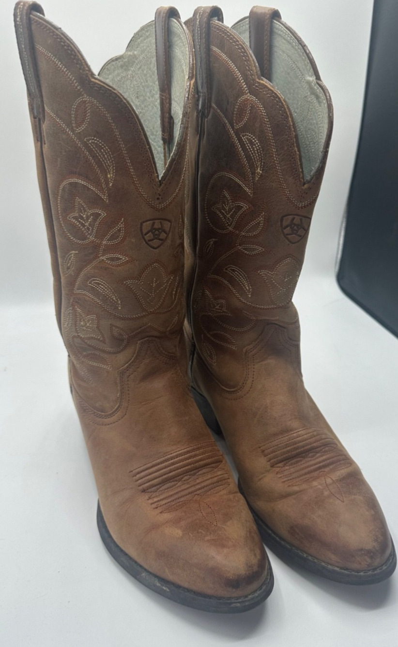 Ariat® (Women's 7.5 B) Heritage™ R Toe Western Boot in Distressed Brown -